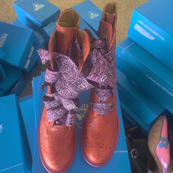 John fluevog Gladstone boots size 12W 10M New - Picture 2 of 3